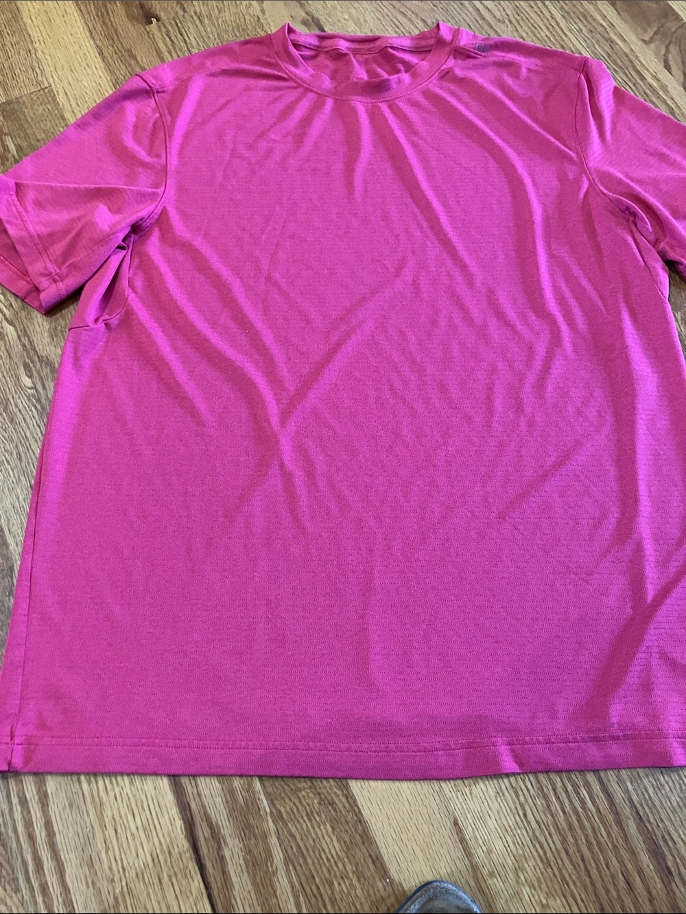 lululemon athletica Men's Metal Vent Crewneck Tee - Watermelon Sz M EUC